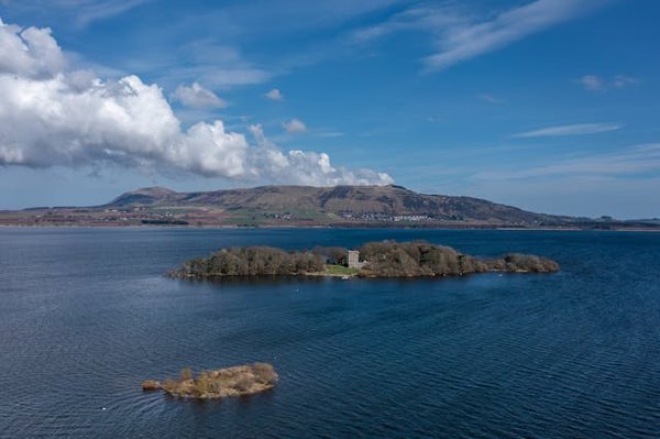 Quels sont les meilleurs spots pour le surf dans les îles Canaries, Espagne?